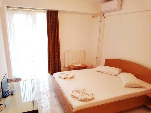 Imagen general del Hotel Vila CIC. Foto 8