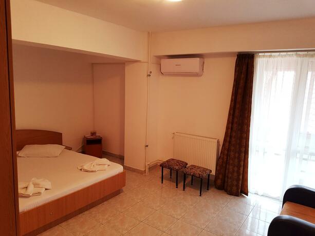 Imagen general del Hotel Vila CIC. Foto 11
