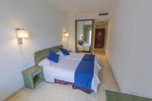 Imagen de la habitación del Hotel Vila Calella. Foto 14