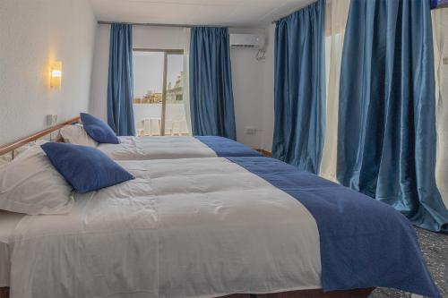 Imagen de la habitación del Hotel Vila Calella. Foto 15