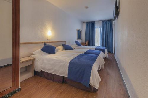 Imagen de la habitación del Hotel Vila Calella. Foto 16