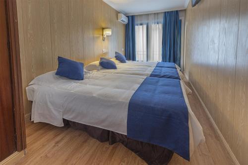 Imagen de la habitación del Hotel Vila Calella. Foto 19