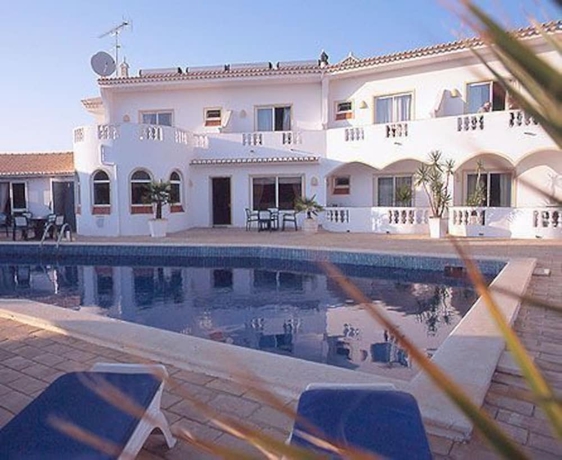 Imagen de la piscina del Hotel Vila Channa. Foto 15