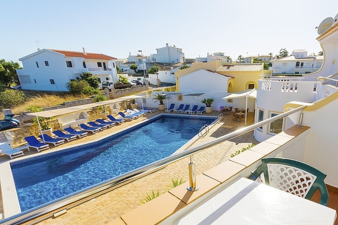 Imagen de la piscina del Hotel Vila Channa. Foto 17