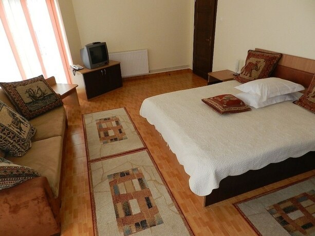 Imagen de la habitación del Hotel Vila Cristalfrost. Foto 13