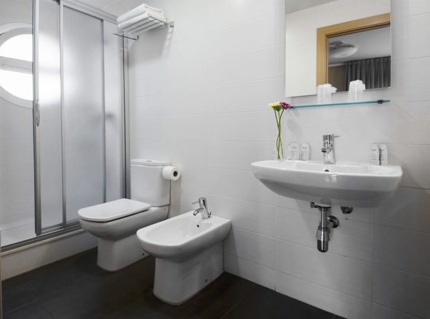 Imagen de la habitación del Hotel Vila De Premi&agrave;. Foto 5