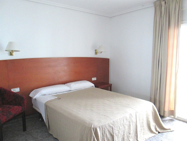 Imagen de la habitación del Hotel Vila De Premi&agrave;. Foto 6