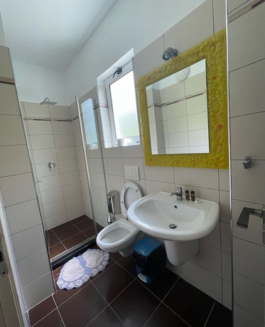 Imagen de la habitación del Hotel Vila Florika. Foto 14