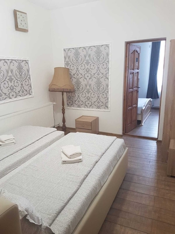 Imagen de la habitación del Hotel Vila Fortuna Auri. Foto 7
