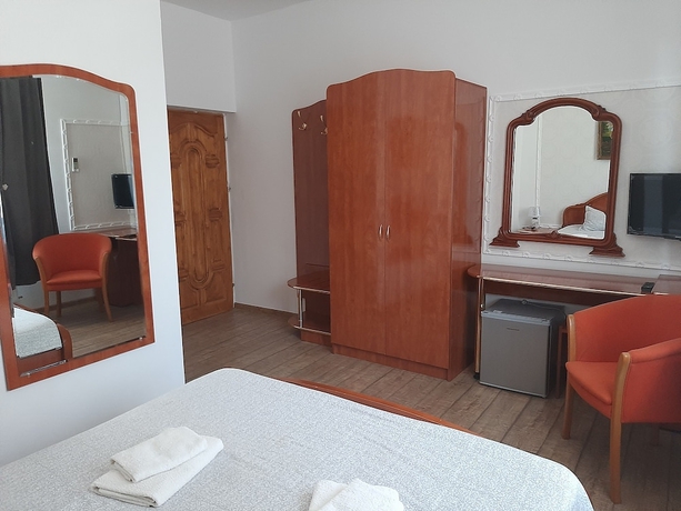 Imagen de la habitación del Hotel Vila Fortuna Auri. Foto 9