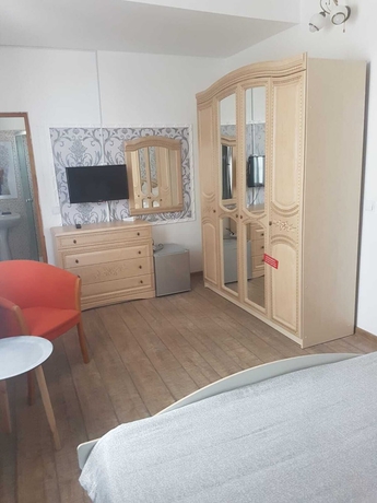 Imagen de la habitación del Hotel Vila Fortuna Auri. Foto 12