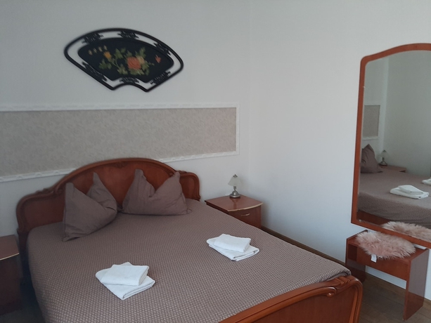Imagen de la habitación del Hotel Vila Fortuna Auri. Foto 17