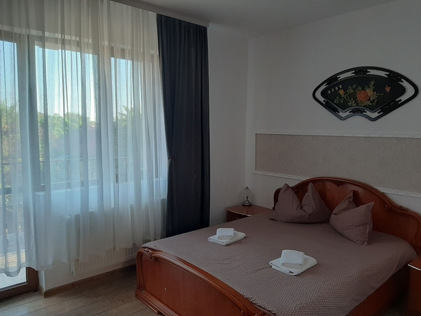 Imagen de la habitación del Hotel Vila Fortuna Auri. Foto 18