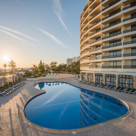 Imagen de la piscina del Hotel Vila Gale Ampalius. Foto 13