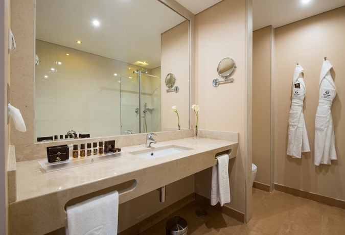 Imagen de la habitación del Hotel Vila Gale Collection Palacio Dos Arcos. Foto 13