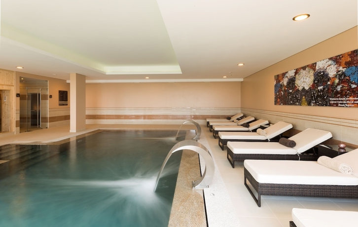 Imagen de la piscina del Hotel Vila Gale Collection Palacio Dos Arcos. Foto 18
