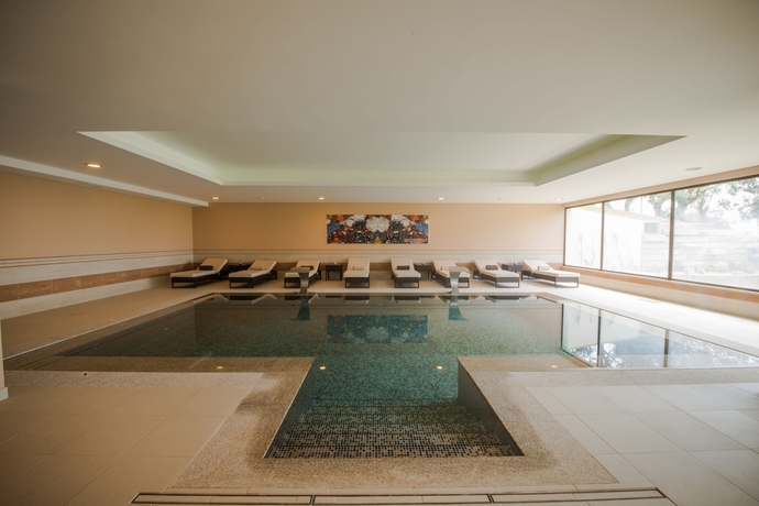 Imagen de la piscina del Hotel Vila Gale Collection Palacio Dos Arcos. Foto 19