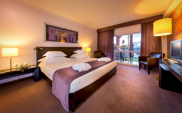 Imagen de la habitación del Hotel Vila Gale Collection Praia. Foto 9