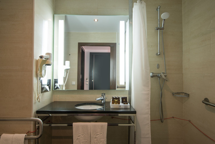 Imagen de la habitación del Hotel Vila Gale Collection Praia. Foto 12