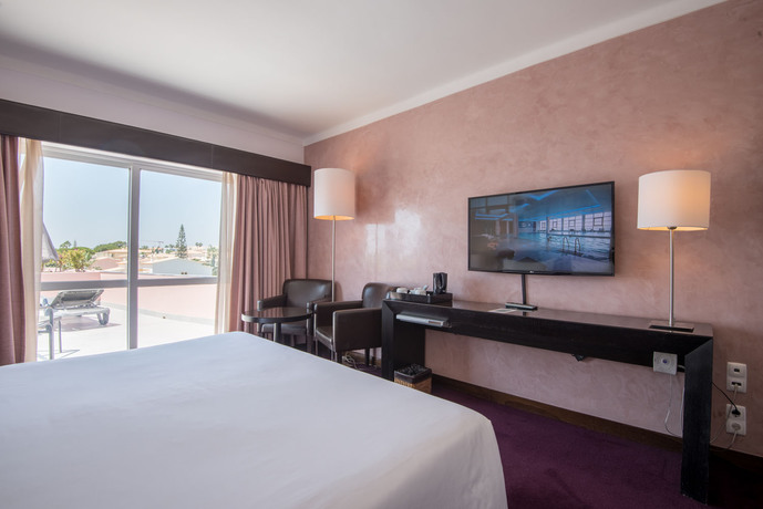 Imagen de la habitación del Hotel Vila Gale Collection Praia. Foto 18
