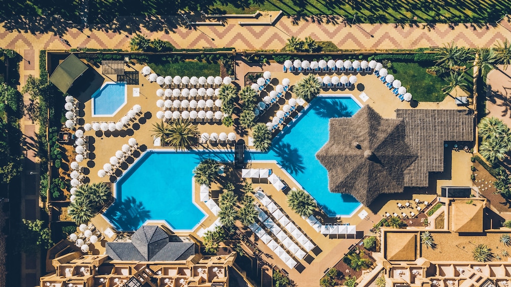 Imagen de la piscina del Hotel Vila Gale Isla Canela. Foto 14