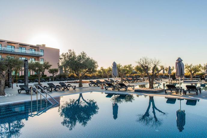 Imagen de la piscina del Hotel Vila Gale Lagos. Foto 8