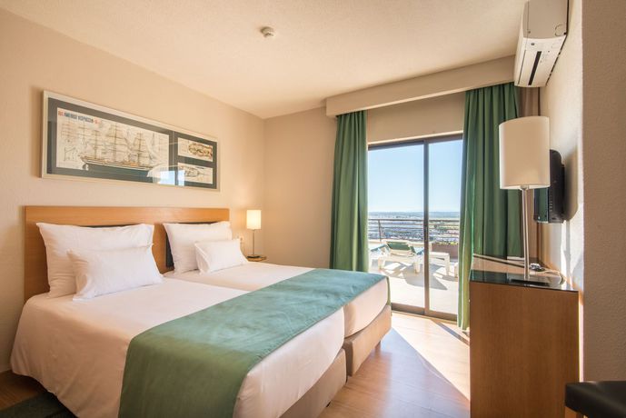 Imagen de la habitación del Hotel Vila Gale Marina. Foto 10