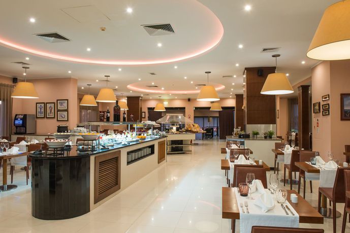 Imagen del bar/restaurante del Hotel Vila Gale Marina. Foto 7