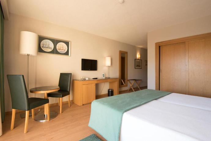 Imagen de la habitación del Hotel Vila Gale Marina. Foto 12