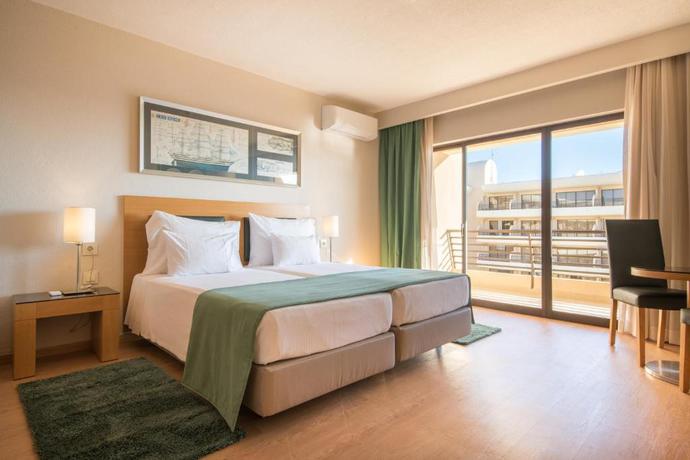 Imagen de la habitación del Hotel Vila Gale Marina. Foto 13