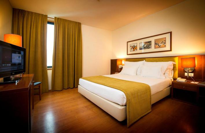 Imagen de la habitación del Hotel Vila Gale Opera. Foto 3