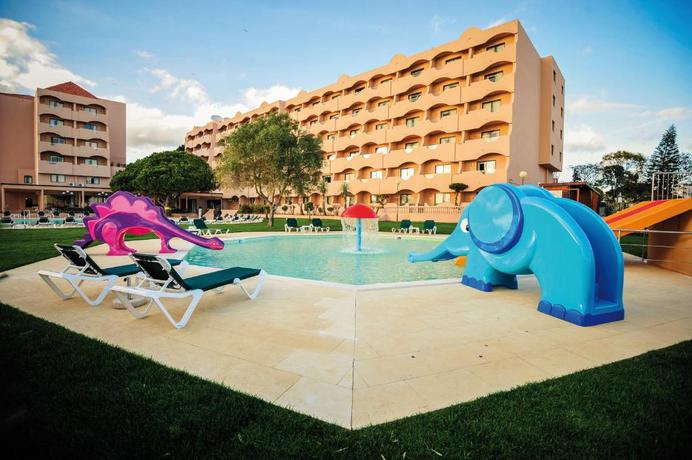 Imagen de la piscina del Hotel Vila Galé Atlântico. Foto 27