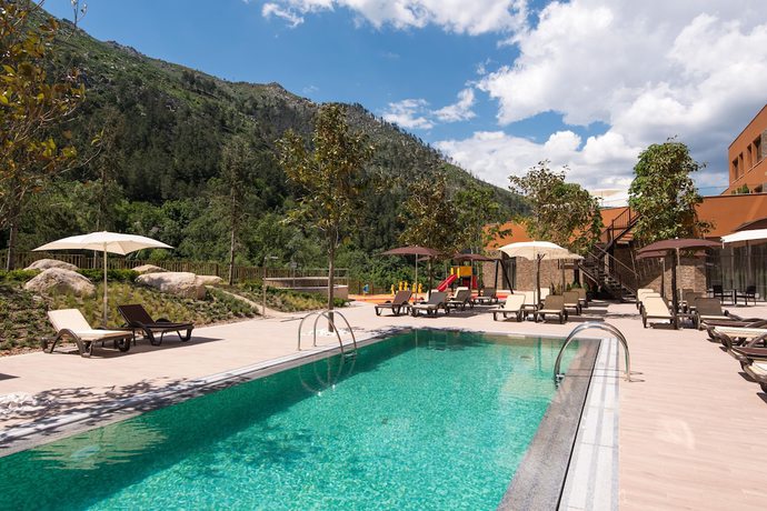 Imagen de la piscina del Hotel Vila Galé Collection Serra da Estrela. Foto 24