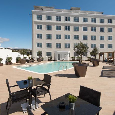 Imagen de la piscina del Hotel Vila Galé Estoril. Foto 17