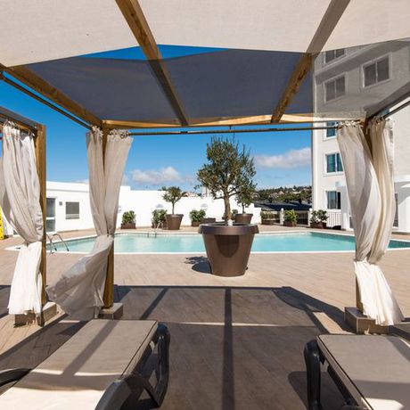 Imagen de la piscina del Hotel Vila Galé Estoril. Foto 18