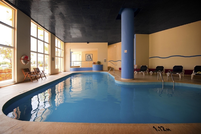 Imagen de la piscina del Hotel Vila Galé Náutico. Foto 20