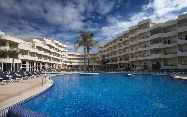 Imagen de la piscina del Hotel Vila Galé Náutico. Foto 24