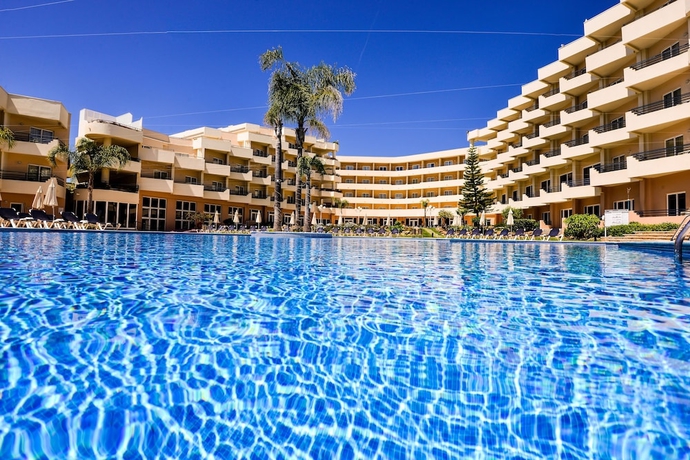 Imagen de la piscina del Hotel Vila Galé Náutico. Foto 26