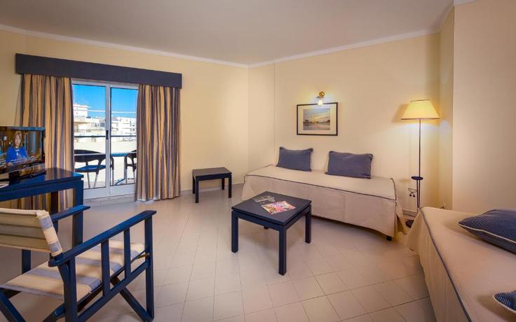 Imagen de la habitación del Hotel Vila Galé Náutico. Foto 14