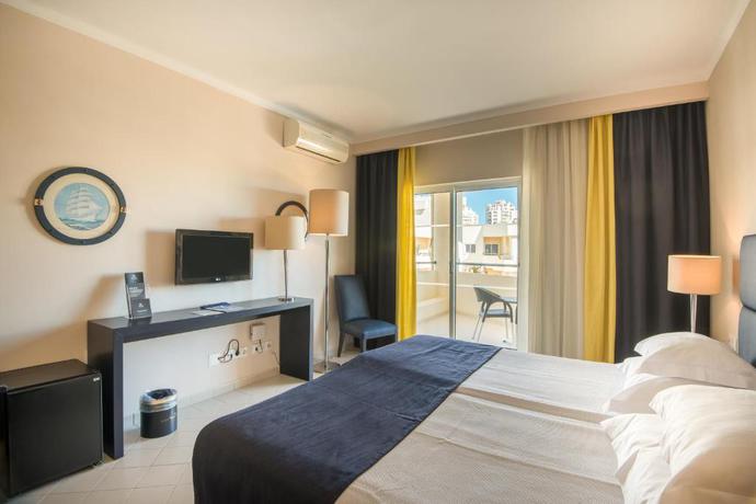 Imagen de la habitación del Hotel Vila Galé Náutico. Foto 15