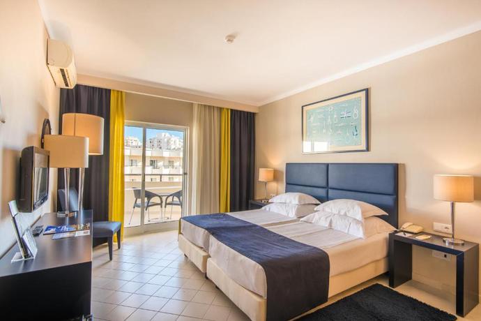 Imagen de la habitación del Hotel Vila Galé Náutico. Foto 16