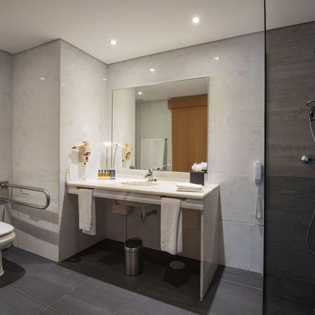 Imagen de la habitación del Hotel Vila Galé Porto. Foto 5