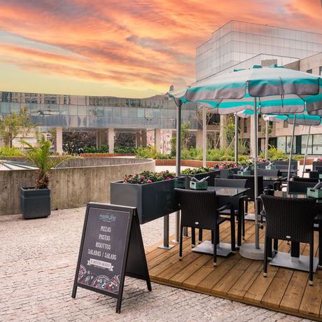 Imagen del bar/restaurante del Hotel Vila Galé Porto. Foto 2