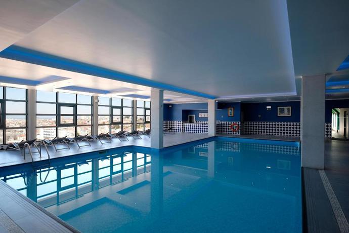 Imagen de la piscina del Hotel Vila Galé Porto. Foto 13