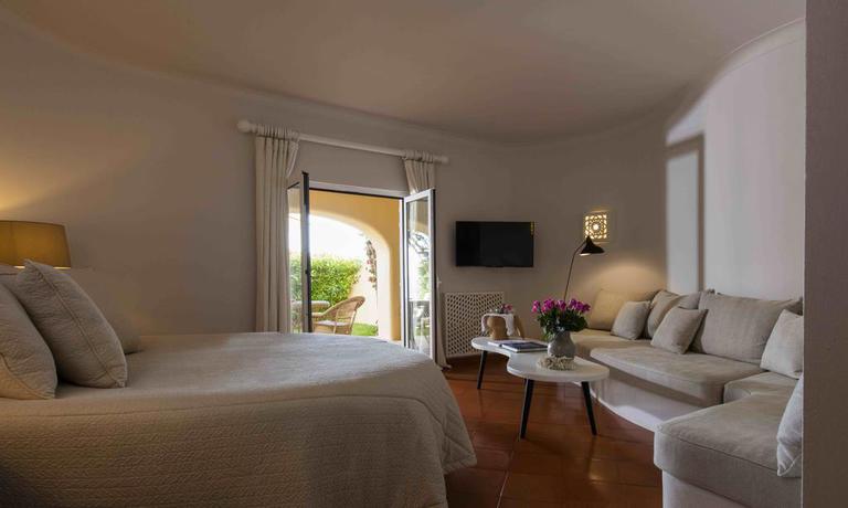 Imagen de la habitación del Hotel Vila Joya. Foto 9