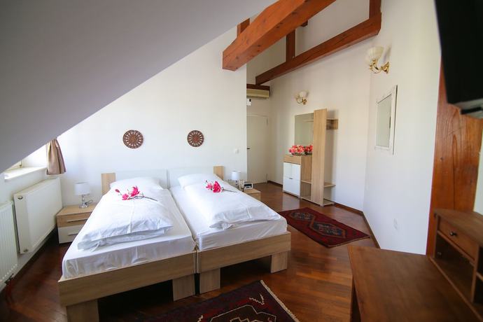 Imagen de la habitación del Hotel Vila Katrca. Foto 7