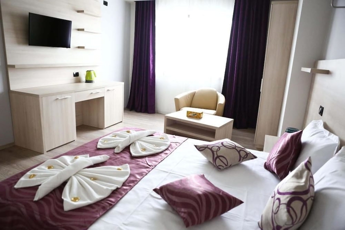 Imagen de la habitación del Hotel Vila Kharisma. Foto 3