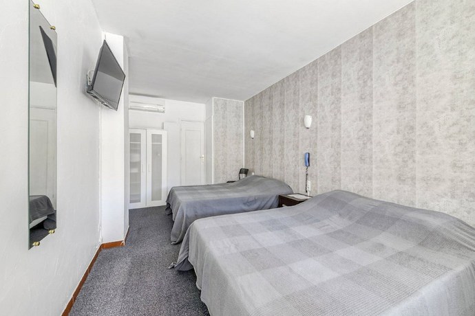 Imagen de la habitación del Hotel Vila, La Peyrade. Foto 8