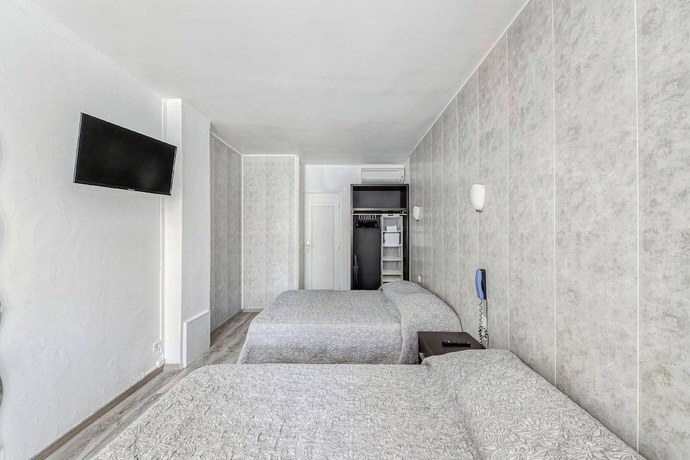 Imagen de la habitación del Hotel Vila, La Peyrade. Foto 11