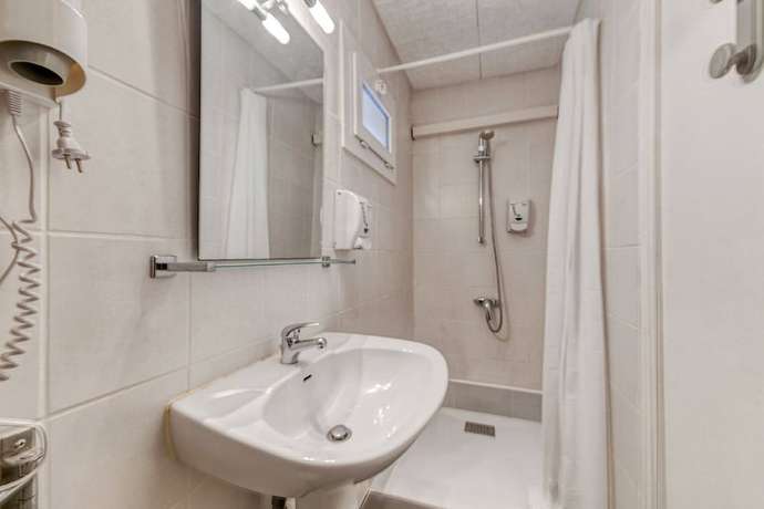 Imagen de la habitación del Hotel Vila, La Peyrade. Foto 17